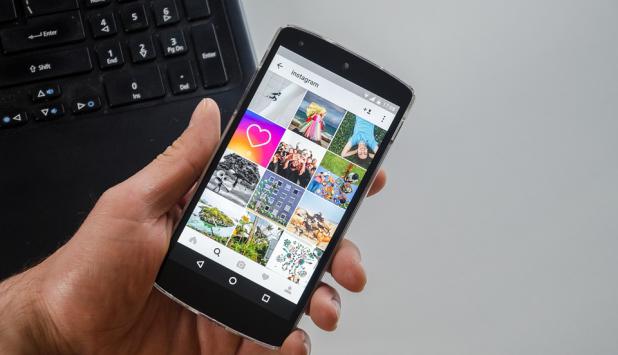 Instagram también incluyó un seleccionador de color para el texto. Foto: Pixabay